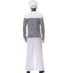 גבר בתחפושת מלח ים ממט אחורי